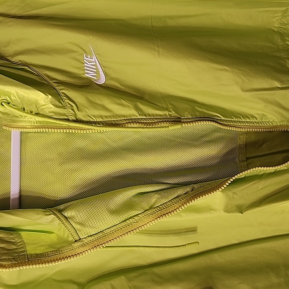 Nike jacket - Picture 2 of 4
